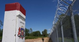 «Це лише початок»: Латвія завершила будівництво інженерних загороджень на кордоні з Росією «Це лише-початок»:-Латвія-завершила-будівництво-інженерних-загороджень-на кордоні-з Росією