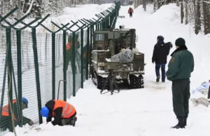 Латвія повністю огородилася від росії парканом довжиною 280 кілометрів Латвія-повністю-огородилася-від-росії-парканом-довжиною-280-кілометрів