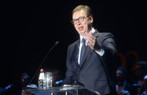 У Сербії студенти вимагають провести дострокові вибори, аби відсторонити від влади Вучича У-Сербії-студенти-вимагають-провести-дострокові-вибори,-аби-відсторонити-від-влади-Вучича