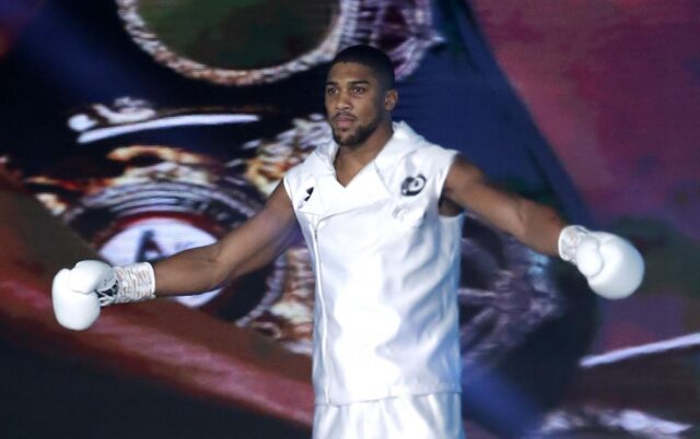 Боксер Ентоні Джошуа втратив двох тренерів в ДТП в Нігерії Боксер-Ентоні-Джошуа-втратив-двох-тренерів-в-ДТП-в-Нігерії