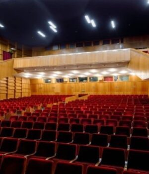 Концерт-«Теплий-вертеп.-Пісні-зими»-у-Волинському-драмтеатрі-зібрав-аншлаг