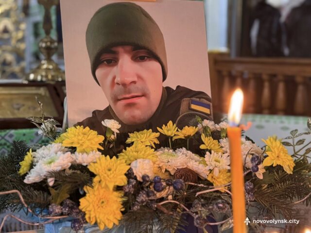 У Нововолинську попрощалися з Героєм – Святославом Василюком У-Нововолинську-попрощалися-з-Героєм-–-Святославом-Василюком
