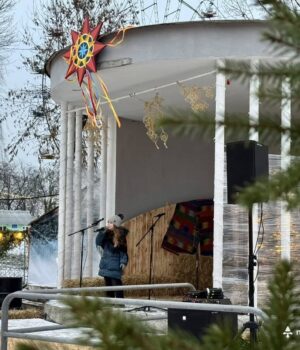 Вихованці-Центру-ДЮТ-виступили-у-Різдвяному-містечку