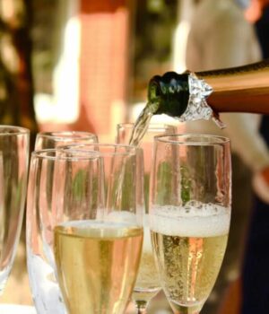 31-грудня:-свята,-події,-факти.-День-шампанського-та-Всесвітня-година-миру 31-грудня:-свята,-події,-факти.-День-шампанського-та-Всесвітня-година-миру