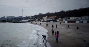 Атака РФ паралізувала великий обласний центр: у місті проблеми зі світлом і теплом, є травмовані Атака-РФ-паралізувала-великий-обласний-центр:-у-місті-проблеми-зі-світлом-і-теплом,-є-травмовані