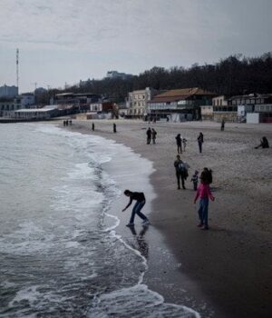 Атака-РФ-паралізувала-великий-обласний-центр:-у-місті-проблеми-зі-світлом-і-теплом,-є-травмовані