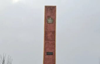 У селищі на Волині з пам’ятника прибрали радянську зірку У-селищі-на-Волині-з-пам’ятника-прибрали-радянську-зірку