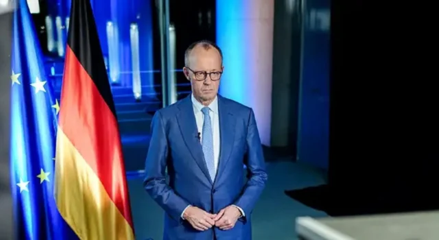 Мерц: четвертий рік поспіль українці відзначатимуть Новий рік без електрики, під градом ракет Мерц:-четвертий-рік-поспіль-українці-відзначатимуть-Новий-рік-без-електрики,-під-градом-ракет