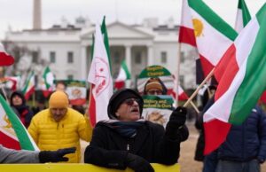 В Ірані тривають протести: демонстранти підпалили військову базу В Ірані-тривають-протести:-демонстранти-підпалили-військову-базу