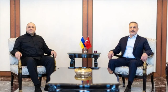 Умєров приїхав на переговори до міністра закордонних справ Туреччини в Анкару Умєров-приїхав-на-переговори-до-міністра-закордонних-справ-Туреччини-в-Анкару