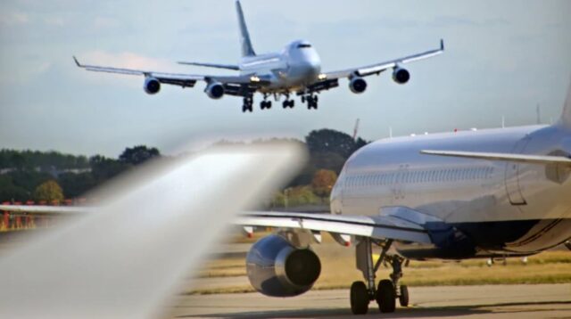 В аеропорту Варшави затримали українця з обладнанням для глушіння радіохвиль В-аеропорту-Варшави-затримали-українця-з-обладнанням-для-глушіння-радіохвиль