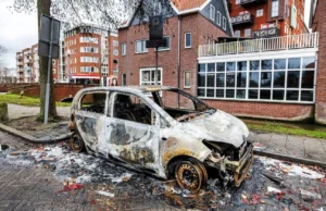 "Насильницькі новорічні святкування": поліція Нідерландів затримала 250 осіб "Насильницькі-новорічні-святкування":-поліція-Нідерландів-затримала-250-осіб