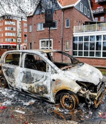 "Насильницькі новорічні святкування": поліція Нідерландів затримала 250 осіб "Насильницькі-новорічні-святкування":-поліція-Нідерландів-затримала-250-осіб