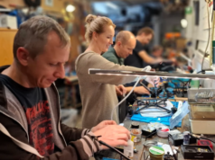 «Крила для Європи»: як у Брюсселі волонтери збирають дрони для України «Крила-для-Європи»:-як-у-Брюсселі-волонтери-збирають-дрони-для-України