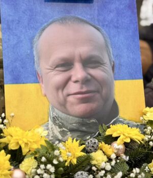 Прощання-з-полеглим-на-фронті-нововолинцем-Юрієм-Деносом Прощання-з-полеглим-на-фронті-нововолинцем-Юрієм-Деносом