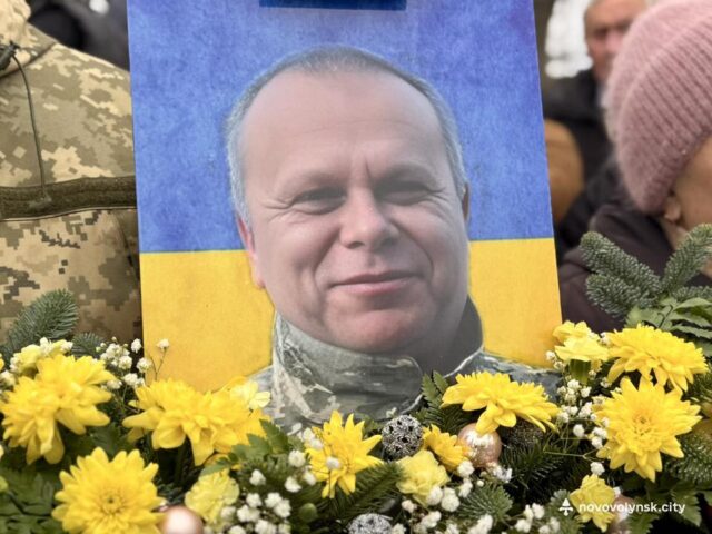 Прощання з полеглим на фронті нововолинцем Юрієм Деносом Прощання-з-полеглим-на-фронті-нововолинцем-Юрієм-Деносом