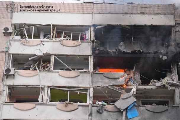 Нічна атака на Запоріжжя: дев’ять влучань дронів та десятки пошкоджених будинків Нічна-атака-на Запоріжжя:-дев’ять-влучань-дронів-та десятки-пошкоджених-будинків