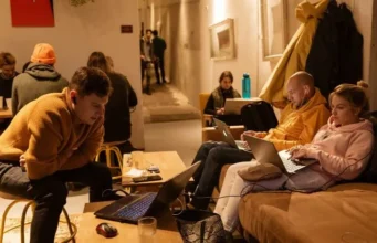 В Україні 2 січня світло вимикатимуть за графіком і аварійно — повний список областей В Україні 2 січня світло вимикатимуть за графіком і аварійно — повний список областей