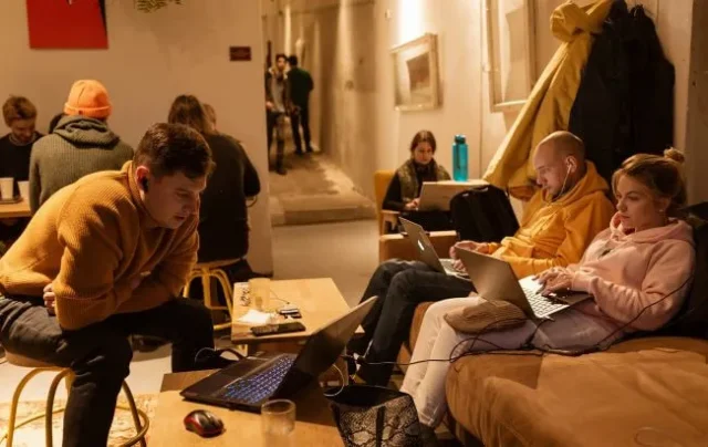 В Україні 2 січня світло вимикатимуть за графіком і аварійно — повний список областей В Україні 2 січня світло вимикатимуть за графіком і аварійно — повний список областей