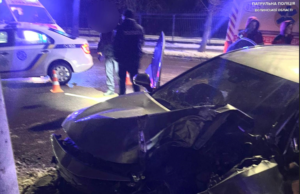 Вночі у Луцьку п’яний водій Toyota врізався у стовп Вночі-у-Луцьку-п’яний-водій-toyota-врізався-у-стовп