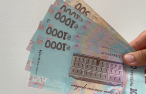 Середня зарплата в Україні перевищила 27 тисяч: де і кому в Україні платять найбільше Середня-зарплата-в Україні-перевищила-27 тисяч:-де-і-кому в Україні-платять-найбільше