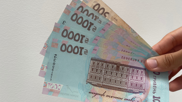 Середня зарплата в Україні перевищила 27 тисяч: де і кому в Україні платять найбільше Середня-зарплата-в Україні-перевищила-27 тисяч:-де-і-кому в Україні-платять-найбільше