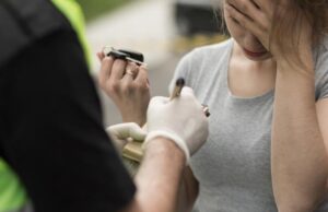 У Луцьку студентку спіймали п’яною за кермом і забрали права, які та отримала менше трьох... У-Луцьку-студентку-спіймали-п’яною-за-кермом-і-забрали-права,-які-та-отримала-менше-трьох.