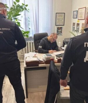 Правоохоронець-привласнив-2,7-млн-грн,-обдуривши-батька-загиблої-захисниці-“Азовсталі”