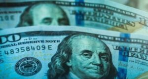 Курс валют на 5 січня: скільки коштуватимуть долар, євро і злотий Курс-валют-на-5-січня:-скільки-коштуватимуть-долар,-євро-і-злотий