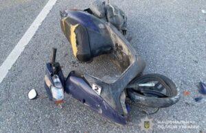 На Волині оштрафували жінку, бо її 12-річна донька на електровелосипеді зіткнулася з бусом На-Волині-оштрафували-жінку,-бо-її-12-річна-донька-на-електровелосипеді-зіткнулася-з-бусом