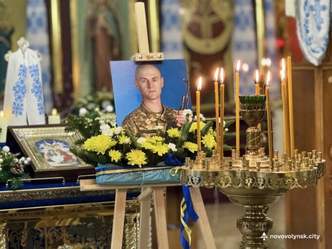 Нововолинська громада попрощалася з Героєм Юрієм Кацевичем Нововолинська-громада-попрощалася-з-Героєм-Юрієм-Кацевичем