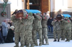 У Луцьку попрощалися з двома Героями, які загинули, захищаючи Україну У-Луцьку-попрощалися-з-двома-Героями,-які-загинули,-захищаючи-Україну
