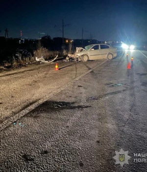 На-Волині-водійка-на-bmw-зіткнулася-з-авто-на-зустрічній,-четверо-людей-у-лікарні-–.