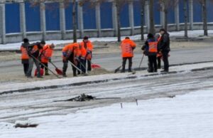 У Дніпрі на дороги вилилося 300 тонн олії після удару рф по заводу, що належить... У-Дніпрі-на-дороги-вилилося-300-тонн-олії-після-удару-рф-по-заводу,-що-належить.