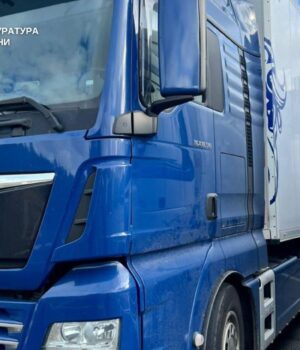 Судитимуть-лучанина,-який-у-кабіні-вантажівки-намагався-вивезти-за-кордон-чоловіка