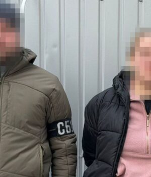 Затримали-агентку-РФ,-яка-підірвала-авто-військового-у-Києві