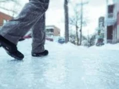 Мороз і ожеледиця: як уникнути переломів та як діяти, якщо все ж травмувалися Мороз-і-ожеледиця:-як-уникнути-переломів-та-як-діяти,-якщо-все-ж-травмувалися