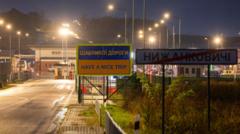 Прикордонники не пустили в Україну італійця, який сказав в автобусі, що поважає Путіна Прикордонники-не-пустили-в-Україну-італійця,-який-сказав-в-автобусі,-що-поважає-Путіна