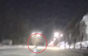 Раптово впала посеред дороги: у Луцьку патрульні врятували жінку Раптово-впала-посеред-дороги:-у-Луцьку-патрульні-врятували-жінку