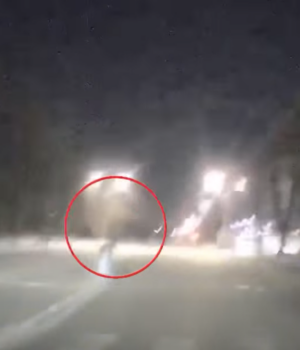 Раптово-впала-посеред-дороги:-у-Луцьку-патрульні-врятували-жінку