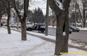 У Луцьку на Рівненській Toyota влетіла у стовп У-Луцьку-на-Рівненській-toyota-влетіла-у-стовп