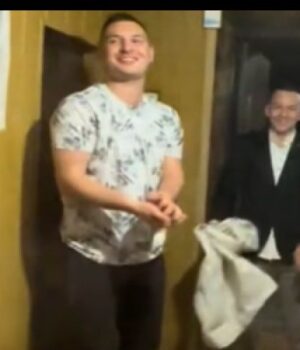 На-Волині-посівальники-засипали-будинок-двома-мішками-зерна:-курйозне-відео