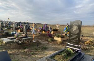 І слідів немає: у Луцькому районі невідомі вкрали з кладовища туї та вази І-слідів-немає:-у-Луцькому-районі-невідомі-вкрали-з-кладовища-туї-та-вази