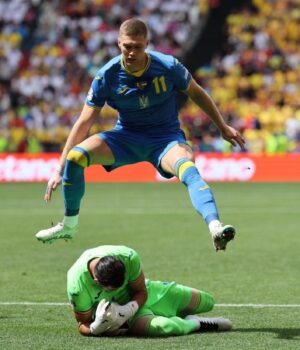 Український-форвард-Довбик-отримав-травму:-стало-відомом,-на-скільки-він-“вилетів” Український-форвард-Довбик-отримав-травму:-стало-відомом,-на-скільки-він-“вилетів”