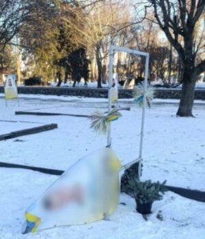 Зневажив-пам’ять:-40-річний-волинянин-зірвав-портрети-загиблих-Героїв-на-меморіальних-банерах