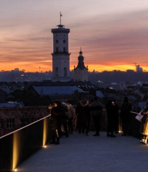 У-Львові-під-час-тривоги-пролунали-потужні-вибухи:-що-відомо