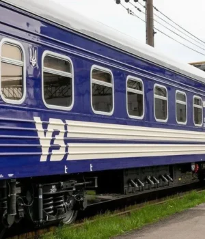 П’ять годин потяг з Перемишля стоїть під Фастовом через обледеніння електромереж (Відео)