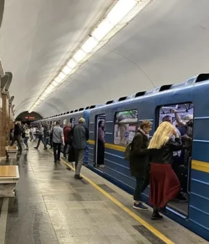 Рух-поїздів-метро-на-"червоній"-лінії-в-Києві-змінено-через-складну-енергетичну-ситуацію Рух-поїздів-метро-на-"червоній"-лінії-в-Києві-змінено-через-складну-енергетичну-ситуацію