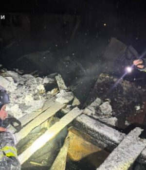 На-Київщині-після-ворожого-удару-врятували-родину