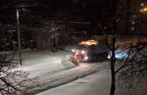 На луцькі вулиці за ніч пішло 76 тонн солі та щебеню На-луцькі-вулиці-за-ніч-пішло-76-тонн-солі-та-щебеню